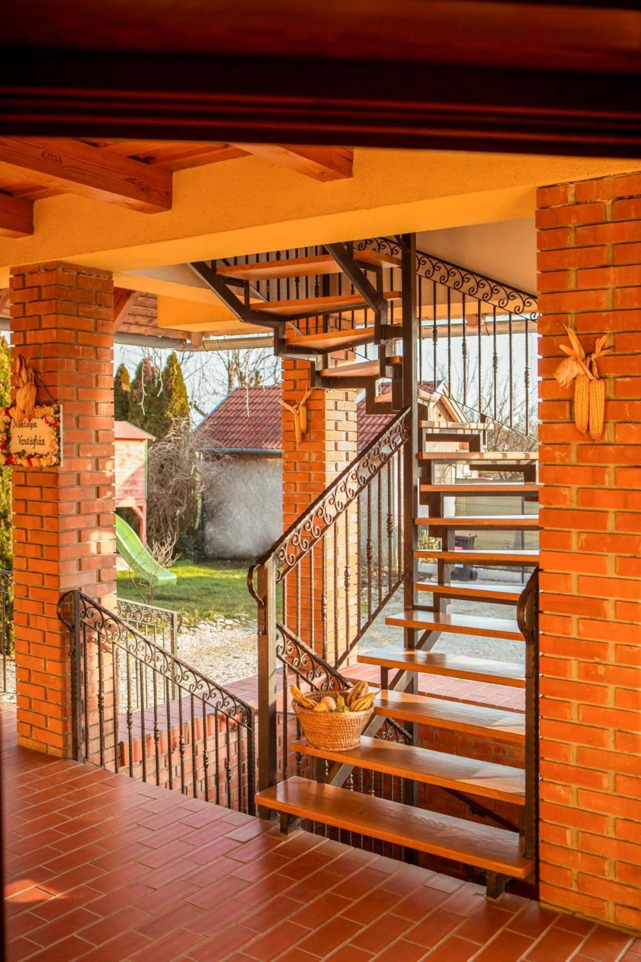 Nosztalgia Vendeghaz Hotel Zalaegerszeg Ngoại thất bức ảnh