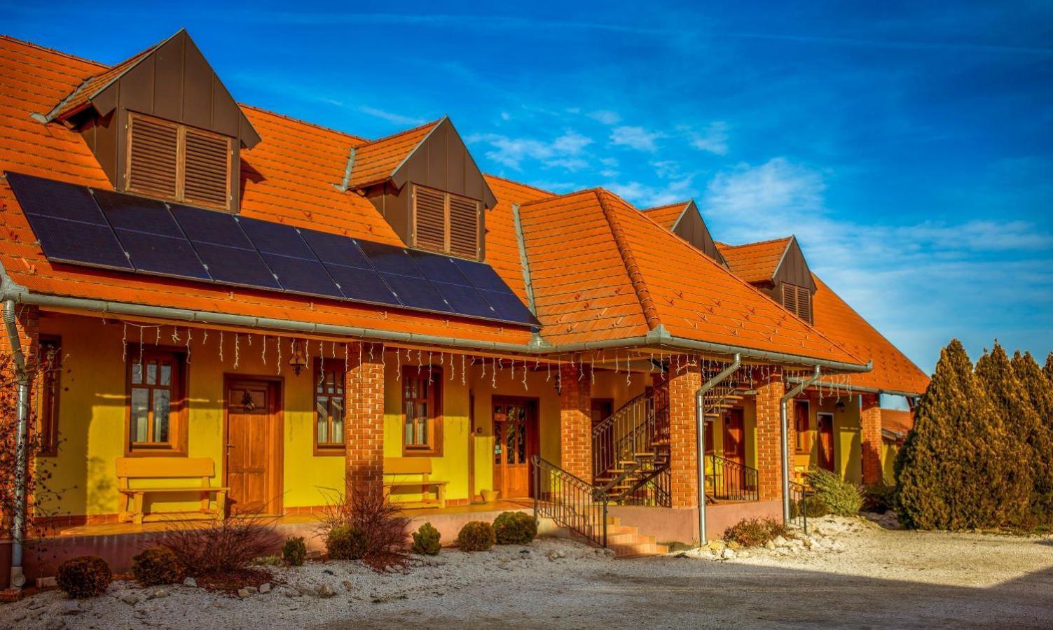 Nosztalgia Vendeghaz Hotel Zalaegerszeg Ngoại thất bức ảnh